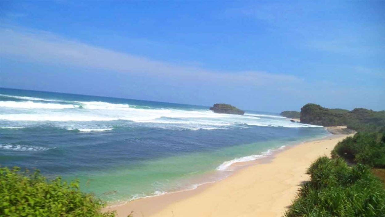 Pantai Watu Karung, Destinasi Indah dan Ekonomis di Pacitan. Foto: Pantainesia.com Pantai Watu Karung, Destinasi Indah dan Ekonomis di Pacitan. Foto: Pantainesia.com