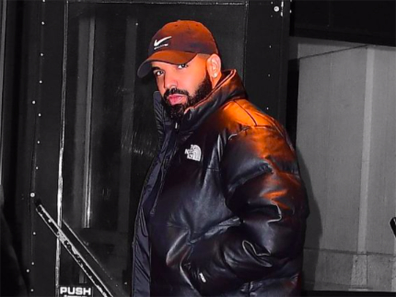 Drake mendapatkan izin dari Barack Obama untuk perankan dirinya di film biopik. Foto: Instagram @champagnepapi Drake mendapatkan izin dari Barack Obama untuk perankan dirinya di film biopik. Foto: Instagram @champagnepapi