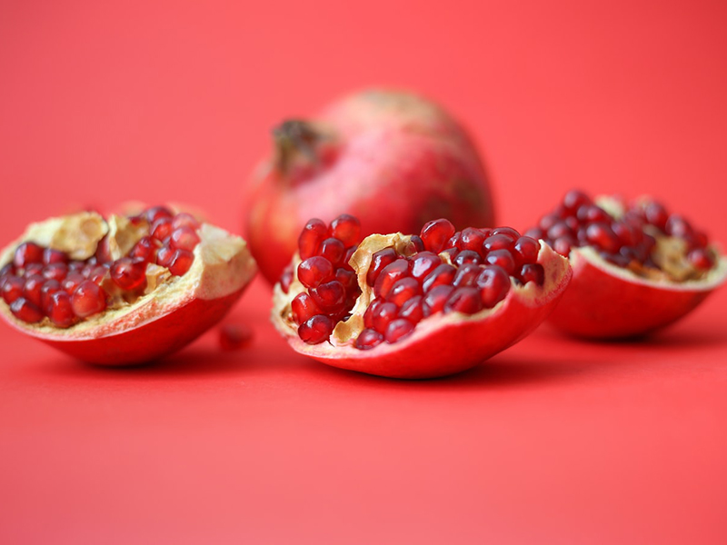 Ilustrasi buah delima. Foto: Unsplash Ilustrasi buah delima. Foto: Unsplash