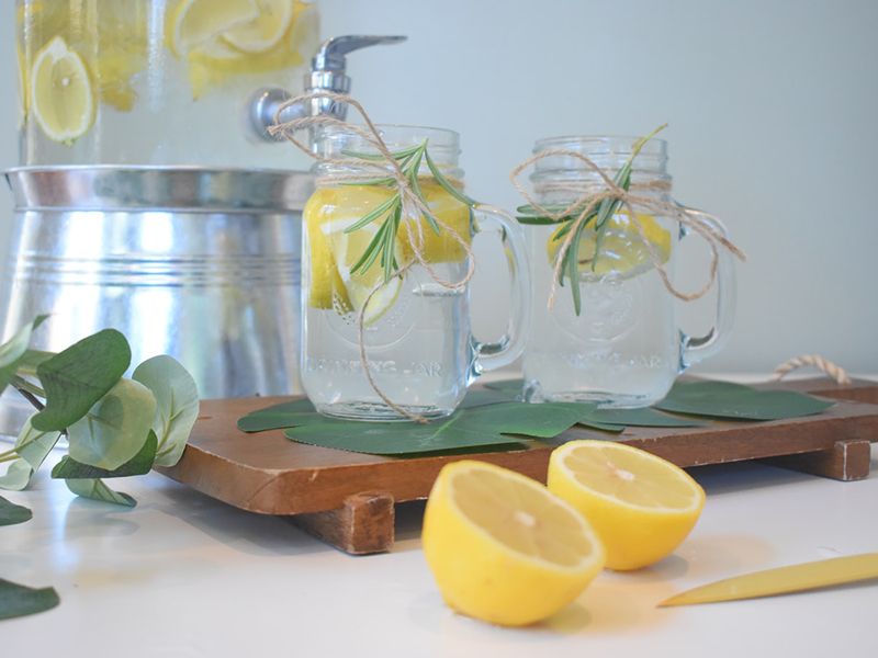 Ilustrasi lemon water. Foto: Unsplash Ilustrasi lemon water. Foto: Unsplash
