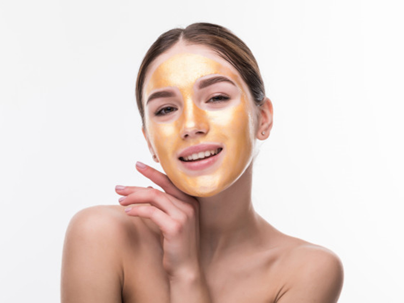 Ilustrasi skincare berbahan emas. Foto: Freepik/diana.grytsku Ilustrasi skincare berbahan emas. Foto: Freepik/diana.grytsku