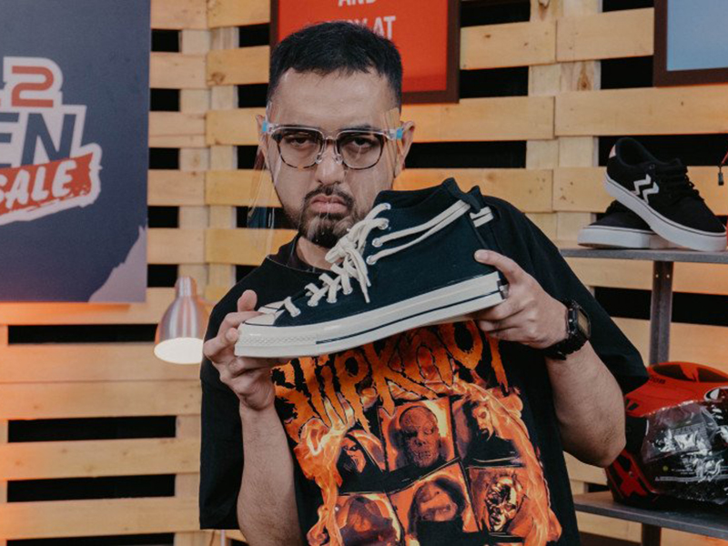 Kemal Palevi, kolektor sepatu langka. Foto: Antara Kemal Palevi, kolektor sepatu langka. Foto: Antara