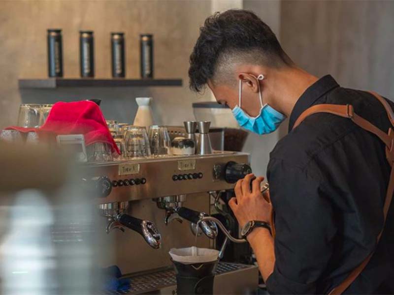 Pengolahan kopi di Blue Korintji Coffee. Foto: Instagram @bluekorintji Pengolahan kopi di Blue Korintji Coffee. Foto: Instagram @bluekorintji
