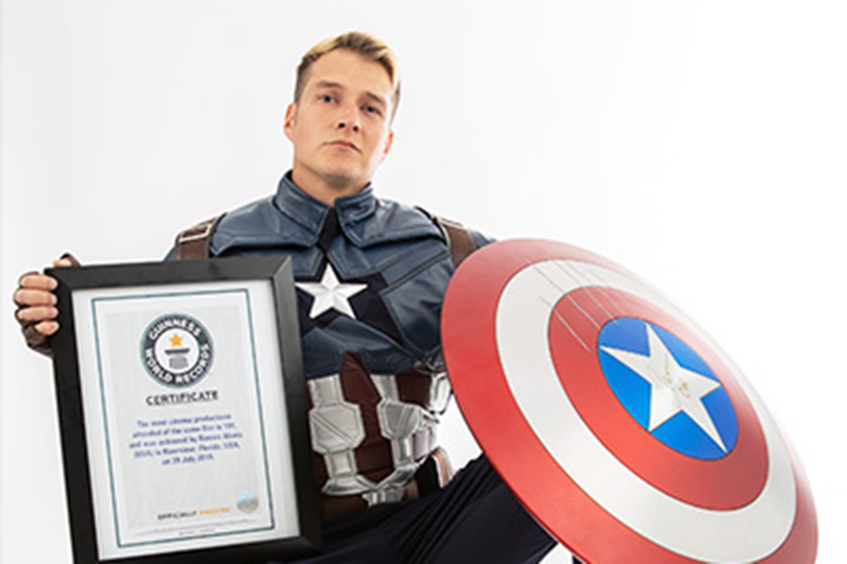 Romero Alanis berhasil masuk Guinness World Records setelah menonton Avengers: Endgame sebanyak hampir 200 kali. Foto: Guinness World Records Romero Alanis berhasil masuk Guinness World Records setelah menonton Avengers: Endgame sebanyak hampir 200 kali. Foto: Guinness World Records