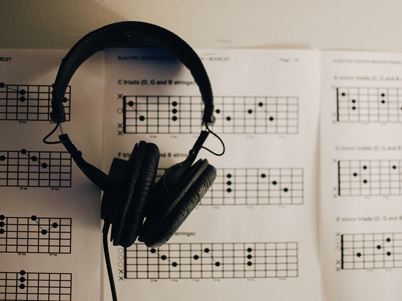 Ilustrasi lembaran musik. Foto: Unsplash Ilustrasi lembaran musik. Foto: Unsplash
