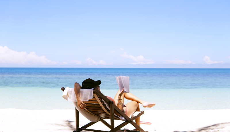 ilustrasi : staycation, konsep liburan milenial yang lagi hits (sumber : unsplash ) ilustrasi : staycation, konsep liburan milenial yang lagi hits (sumber : unsplash )