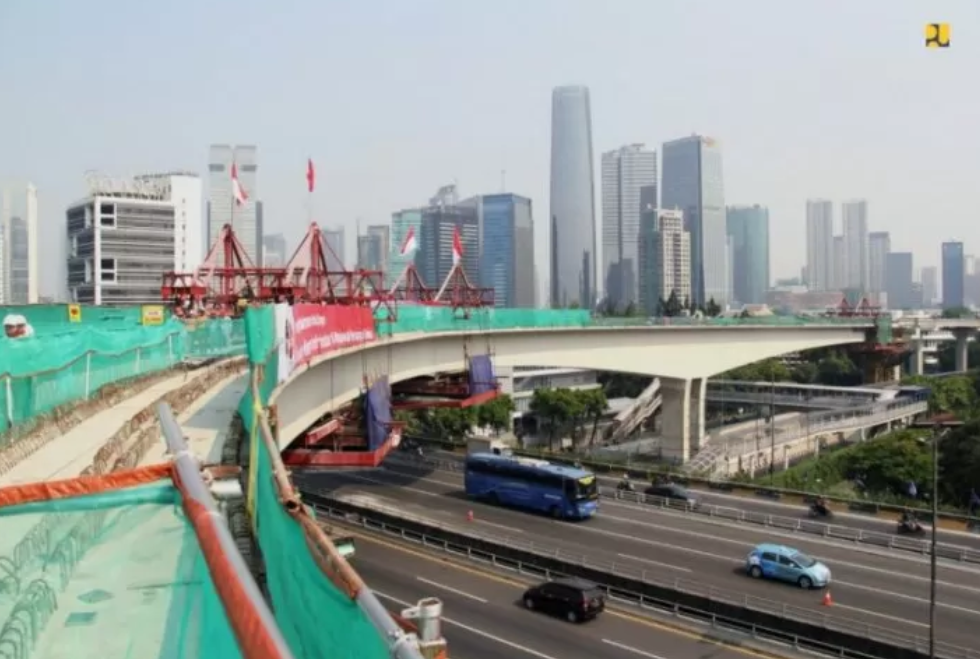 Jembatan lengkung LRT yang dibangun oleh para insinyur Indonesia dan berhasil meraih rekor dari Museum Rekor Indonesia atau MURI. Dokumentasi Kementerian PUPR Jembatan lengkung LRT yang dibangun oleh para insinyur Indonesia dan berhasil meraih rekor dari Museum Rekor Indonesia atau MURI. Dokumentasi Kementerian PUPR