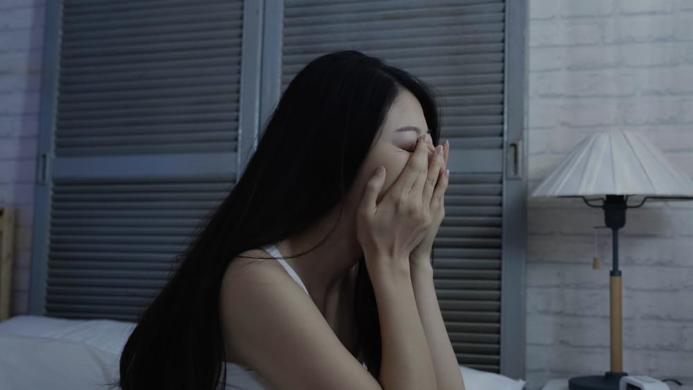 Ilustrasi terbangun pada tengah malam. Foto: Shutterstock Ilustrasi terbangun pada tengah malam. Foto: Shutterstock