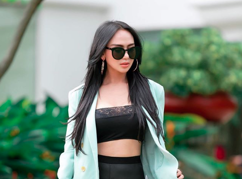 Pedangdut Bebizie Hobi Koleksi Kacamata Mewah dari Luar Negeri. Foto: Instagram Bebizie Pedangdut Bebizie Hobi Koleksi Kacamata Mewah dari Luar Negeri. Foto: Instagram Bebizie