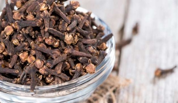 Minum Air Rebusan Cengkih Khasiatnya Ternyata Sangat Dahsyat! (Foto: Shutterstock) Minum Air Rebusan Cengkih Khasiatnya Ternyata Sangat Dahsyat! (Foto: Shutterstock)