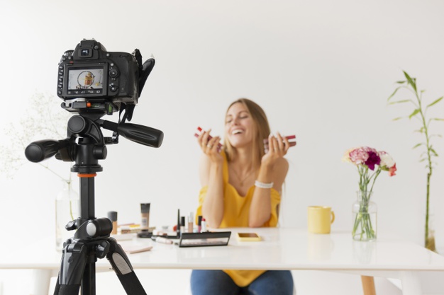 Ilustrasi membuat konten vlog. Foto: Unsplash Ilustrasi membuat konten vlog. Foto: Unsplash