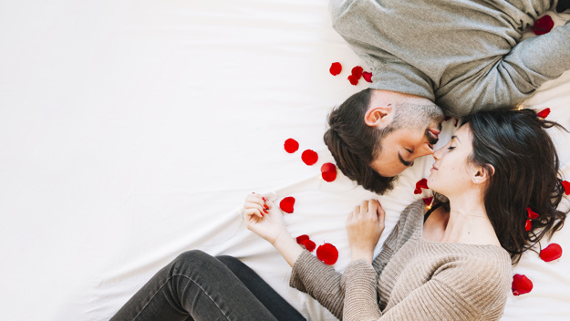 Panduan Membuat Jadwal "Kencan Malam" Agar Api Cinta Kian Membara. Foto; Freepik Panduan Membuat Jadwal "Kencan Malam" Agar Api Cinta Kian Membara. Foto; Freepik