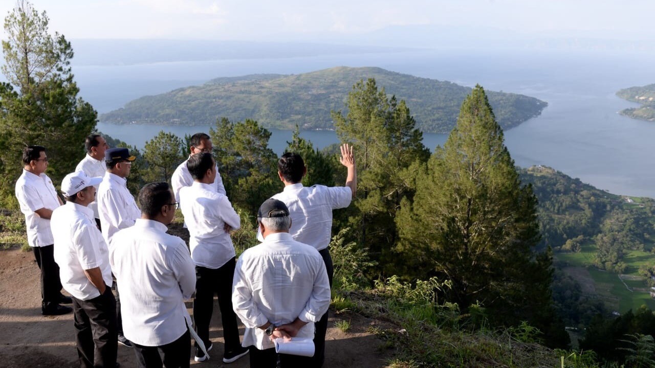 Presiden Jokowi mengunjungi Danau Toba (Foto : Istimewa) Presiden Jokowi mengunjungi Danau Toba (Foto : Istimewa)