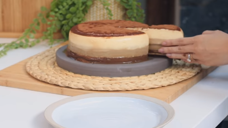 Puding Tiramisu (foto: SC YouTube Devina Hermawan) Puding Tiramisu (foto: SC YouTube Devina Hermawan)