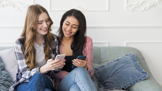 Cegah mata lelah setelah main gadget dengan metode 20-20-20. Foto: Freepik Cegah mata lelah setelah main gadget dengan metode 20-20-20. Foto: Freepik