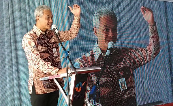 Ganjar Pranowo Top, Bisa Bikin Puyeng PDIP dan Megawati (Foto: Antara) Ganjar Pranowo Top, Bisa Bikin Puyeng PDIP dan Megawati (Foto: Antara)