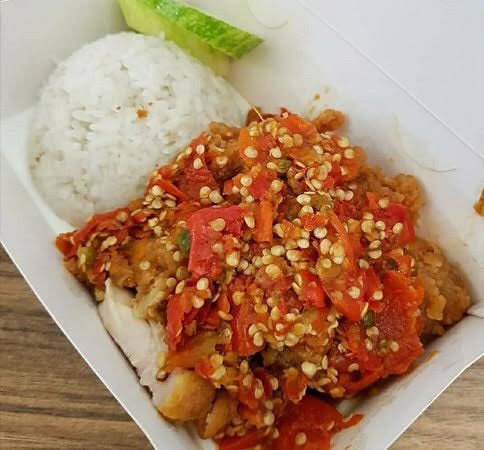 Ilustrasi ayam geprek. Foto: Tripadvisor Ilustrasi ayam geprek. Foto: Tripadvisor