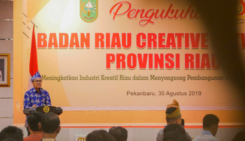 Gubernur Riau, Syamsuar ketika menyampaikan sambutannya usai mengukuhkan pengurus BRCN Riau, Jumat (3/8/2019) di Gedung Daerah Pekanbaru (Foto Heru/GenPI.co) Gubernur Riau, Syamsuar ketika menyampaikan sambutannya usai mengukuhkan pengurus BRCN Riau, Jumat (3/8/2019) di Gedung Daerah Pekanbaru (Foto Heru/GenPI.co)