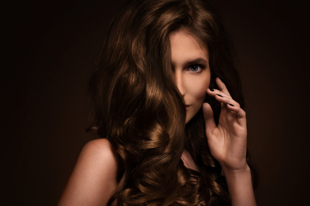 Santan dan madu bisa membuat rambut jadi indah berkilau. Foto: Racool_studio/Freepik Santan dan madu bisa membuat rambut jadi indah berkilau. Foto: Racool_studio/Freepik