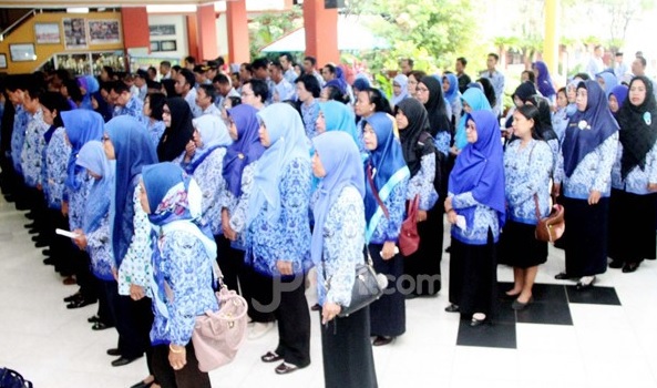 Tenaga honorer masih dibutuhkan. Ilustrasi (Foto: dok.JPNN.com) Tenaga honorer masih dibutuhkan. Ilustrasi (Foto: dok.JPNN.com)