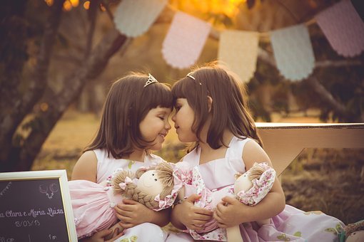 Tips Mendidik Anak Kembar Secara Adil. Foto: Pixabay Tips Mendidik Anak Kembar Secara Adil. Foto: Pixabay
