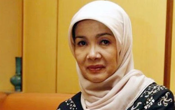 Istri mendiang Chrisye, Damayanti Noor meninggal dunia. Foto: Source YouTube Istri mendiang Chrisye, Damayanti Noor meninggal dunia. Foto: Source YouTube