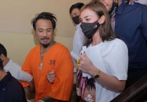 Jerinx SID Bikin Heboh! Begituan di Mobil Tahanan (Foto: ANTARA) Jerinx SID Bikin Heboh! Begituan di Mobil Tahanan (Foto: ANTARA)