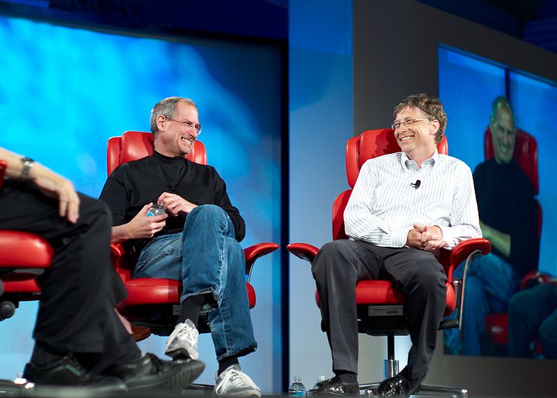 Steve Jobs dan Bill Gates pada 2007. Foto: Joi Ito/Wikipedia Steve Jobs dan Bill Gates pada 2007. Foto: Joi Ito/Wikipedia