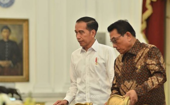 Presiden Jokowi bersama Kepala Kantor Staf Presiden Moeldoko, di Istana Merdeka, Kamis (26/9). (Foto: M Fathra Nazrul Islam/JPNN) Presiden Jokowi bersama Kepala Kantor Staf Presiden Moeldoko, di Istana Merdeka, Kamis (26/9). (Foto: M Fathra Nazrul Islam/JPNN)