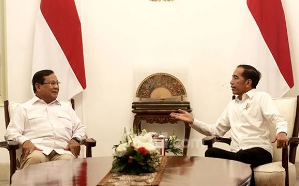 Rocky Gerung Bongkar Permainan Istana, Prabowo Bisa Out, Ngeri! (Foto: jpnn/GenPI,co) Rocky Gerung Bongkar Permainan Istana, Prabowo Bisa Out, Ngeri! (Foto: jpnn/GenPI,co)