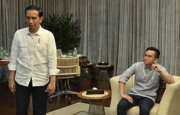 Gibran Akan Menang Karena Faktor Istana dan Jokowi, Kalau Kalah? (Foto: jpnn/GenPI.co) Gibran Akan Menang Karena Faktor Istana dan Jokowi, Kalau Kalah? (Foto: jpnn/GenPI.co)