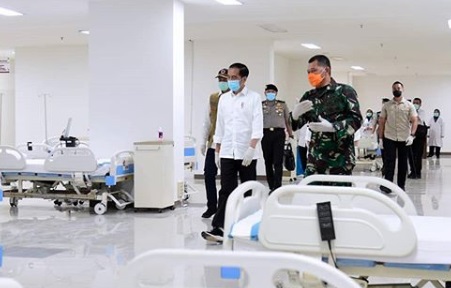 Gaji dari Rakyat, Pejabat Publik Anti-Kritik Mundur Saja! (Foto: Instagram/jokowi) Gaji dari Rakyat, Pejabat Publik Anti-Kritik Mundur Saja! (Foto: Instagram/jokowi)