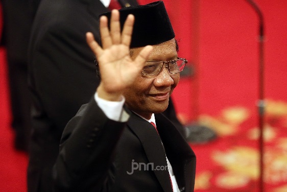 Mahfud MD Berani Pasang Badan, Pakar Hukum Top Bongkar Fakta Ini (Foto: JPNN/GenPI.co) Mahfud MD Berani Pasang Badan, Pakar Hukum Top Bongkar Fakta Ini (Foto: JPNN/GenPI.co)