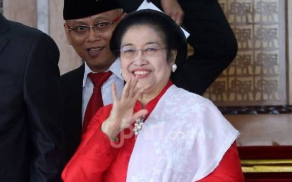 PDIP Cuci Tangan Lihat Kader Korupsi, Rocky Gerung Bongkar Fakta (Foto: jpnn/GenPI.co) PDIP Cuci Tangan Lihat Kader Korupsi, Rocky Gerung Bongkar Fakta (Foto: jpnn/GenPI.co)