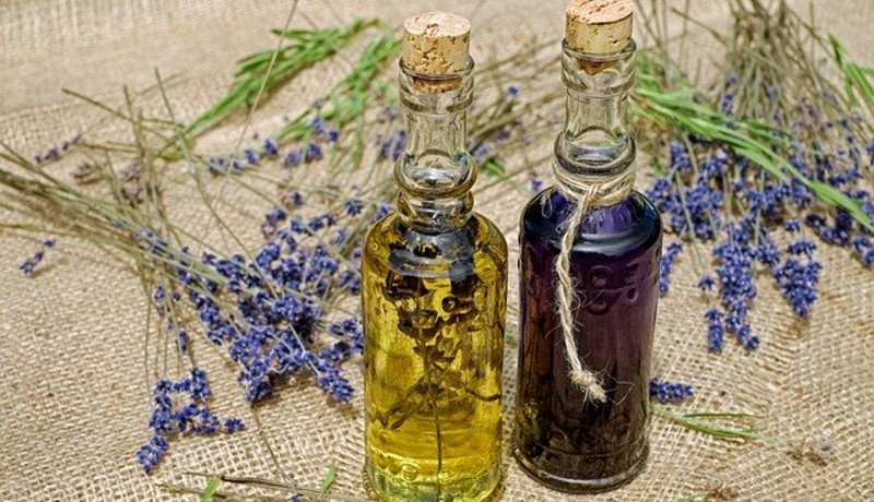 Essensial Oil membantu redakan pilek tanpa obat (sumber : Pixabay) Essensial Oil membantu redakan pilek tanpa obat (sumber : Pixabay)