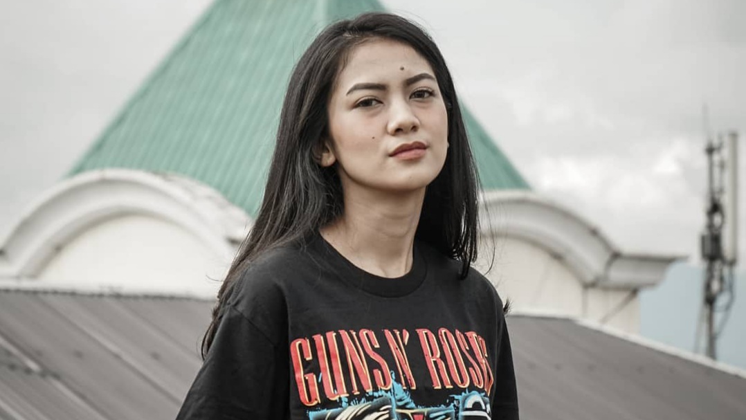 Kaos bergambar metal digandrungi wanita. Foto: Instagram @rocknation.id Kaos bergambar metal digandrungi wanita. Foto: Instagram @rocknation.id