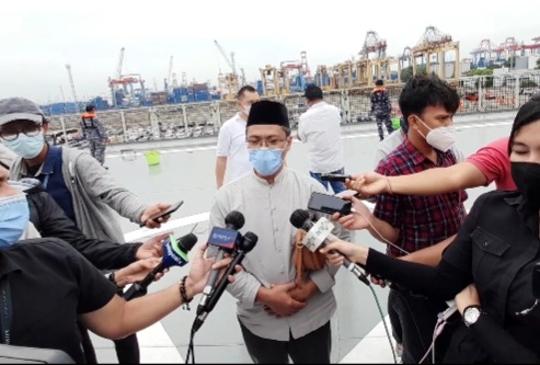 Tangisan Pecah Ketika Wajah Kakak Terbayang di Lokasi Jatuh SJ-182. Foto: Andri Bagus/GenPI.co Tangisan Pecah Ketika Wajah Kakak Terbayang di Lokasi Jatuh SJ-182. Foto: Andri Bagus/GenPI.co