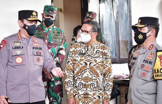 Skandal Korupsi Kader PDIP, Pengamat Bongkar Fakta Mengejutkan. Foto : Instagram/nurdin.abdullah Skandal Korupsi Kader PDIP, Pengamat Bongkar Fakta Mengejutkan. Foto : Instagram/nurdin.abdullah