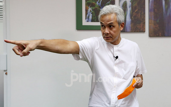 Jalur Pantura Rusak, Solusi Ganjar Pranowo Mantap. Foto: JPNN.com Jalur Pantura Rusak, Solusi Ganjar Pranowo Mantap. Foto: JPNN.com