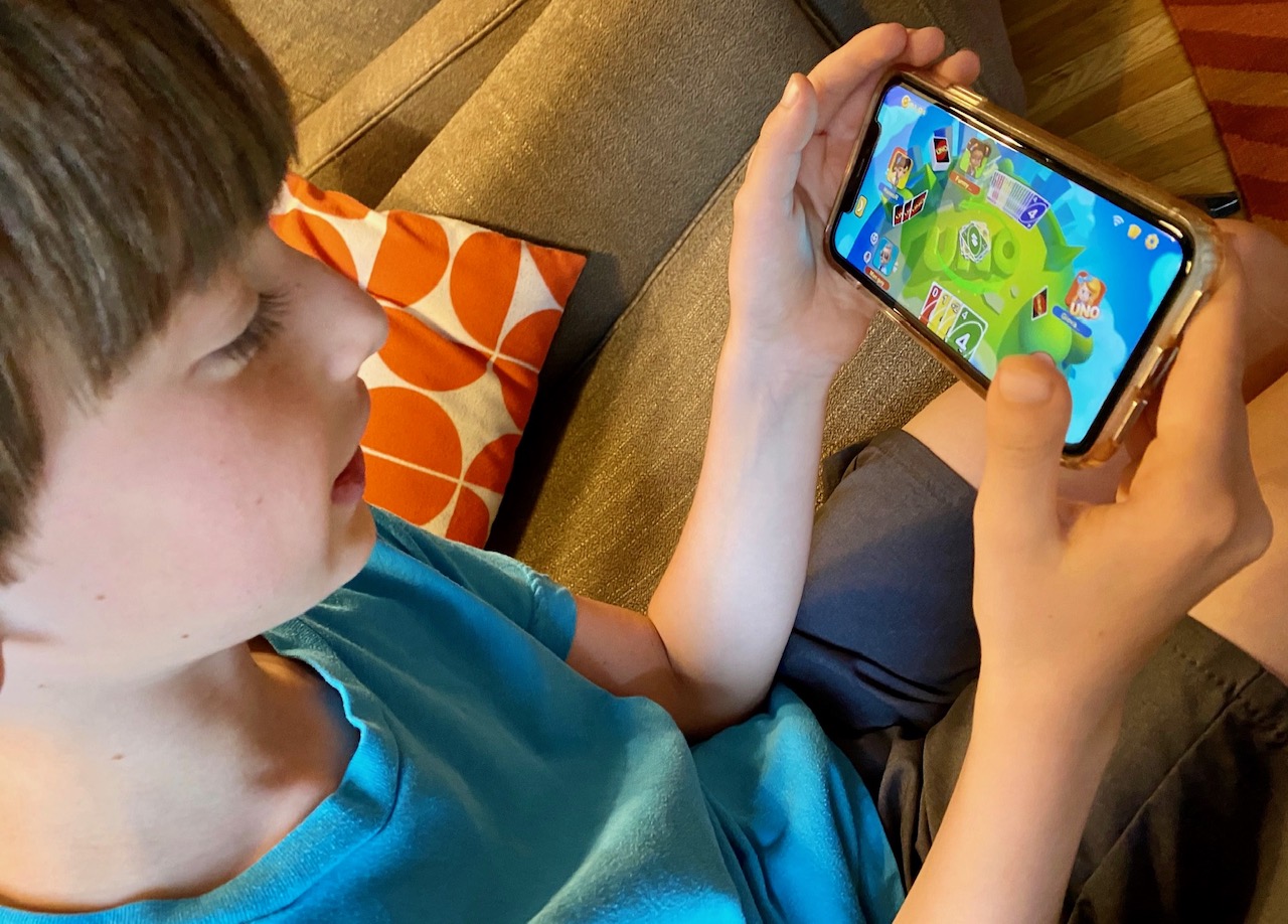 Ilustrasi anak bermain game. Foto: Freepik Ilustrasi anak bermain game. Foto: Freepik