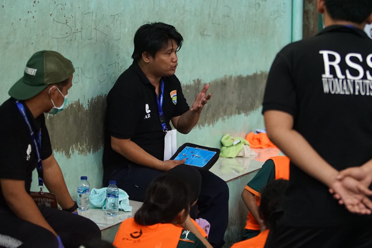 Pelatih Futsal Putri Tim RSS Clinic Berlisesi Level 1 AFC Coaching Course, Ari Rachmad Priyono. Foto: Ari Pelatih Futsal Putri Tim RSS Clinic Berlisesi Level 1 AFC Coaching Course, Ari Rachmad Priyono. Foto: Ari