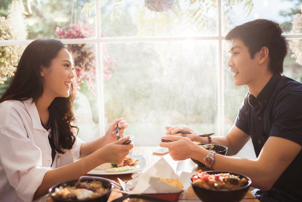 Ilustrasi pasangan romantis. Foto: Shutterstock Ilustrasi pasangan romantis. Foto: Shutterstock