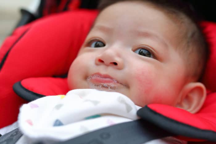Moms, Begini Cara Atasi Bayi yang Sering Mengeluarkan Air Liur. Foto: Hellosehat Moms, Begini Cara Atasi Bayi yang Sering Mengeluarkan Air Liur. Foto: Hellosehat