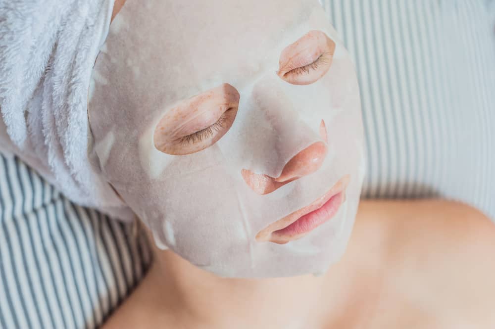 Perhatikan 4 Hal Penting Sebelum Membeli Sheet Mask. Foto: Hellosehat Perhatikan 4 Hal Penting Sebelum Membeli Sheet Mask. Foto: Hellosehat