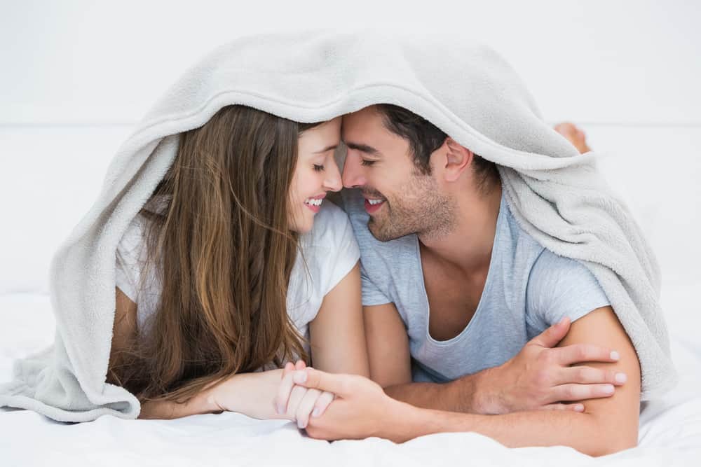 Ilustrasi pasangan suami istri. Foto: Shutterstock Ilustrasi pasangan suami istri. Foto: Shutterstock