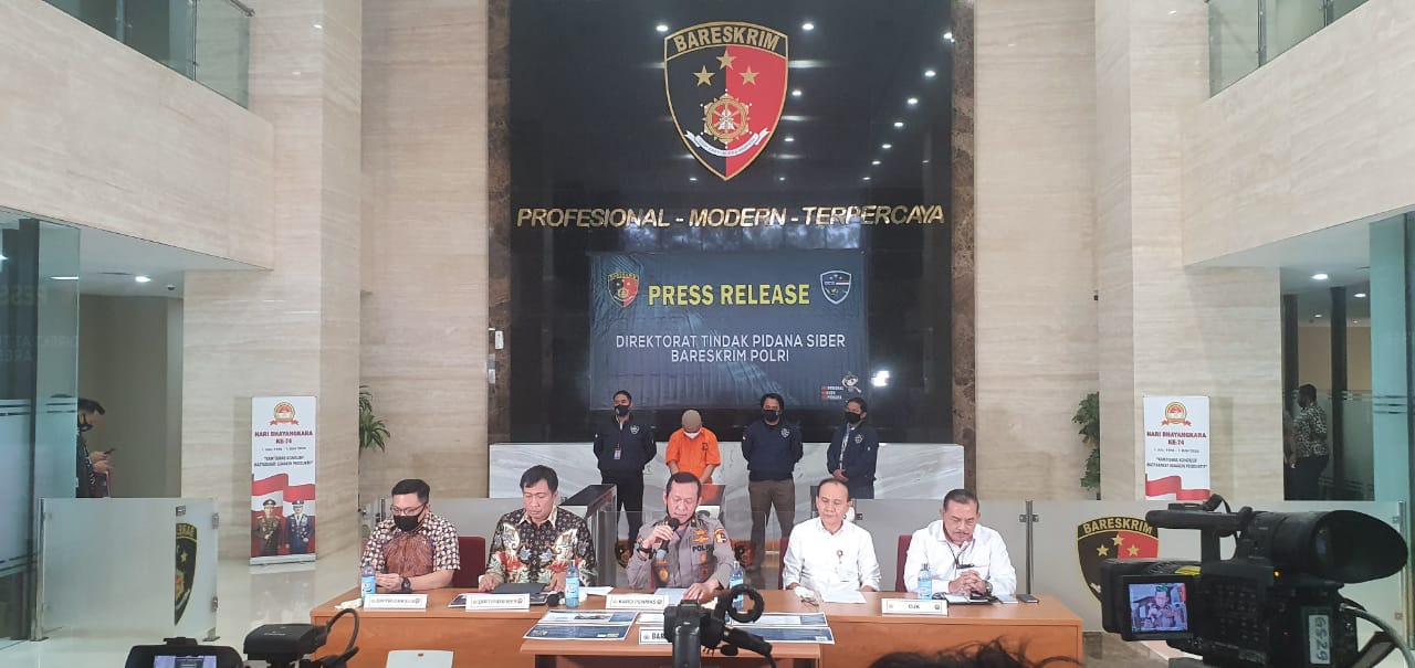 Manfaatkan Kesulitan Ekonomi, 105 Fintech Ilegal Ditindak SWI. Foto: Humas OJK Jabar Manfaatkan Kesulitan Ekonomi, 105 Fintech Ilegal Ditindak SWI. Foto: Humas OJK Jabar