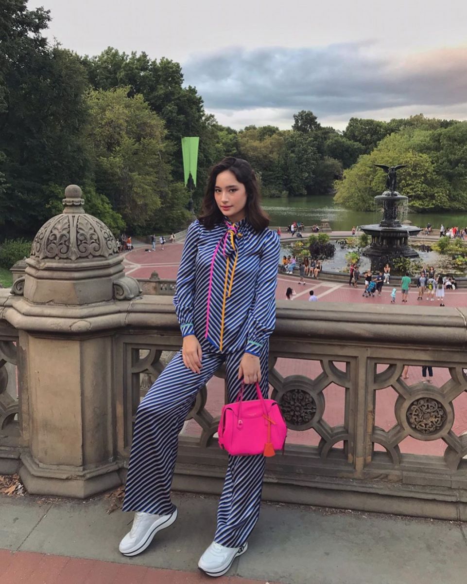 Tatjana Saphira, Aktris Cantik yang Suka Membaca. Foto: @tatjanasaphira/instagram Tatjana Saphira, Aktris Cantik yang Suka Membaca. Foto: @tatjanasaphira/instagram