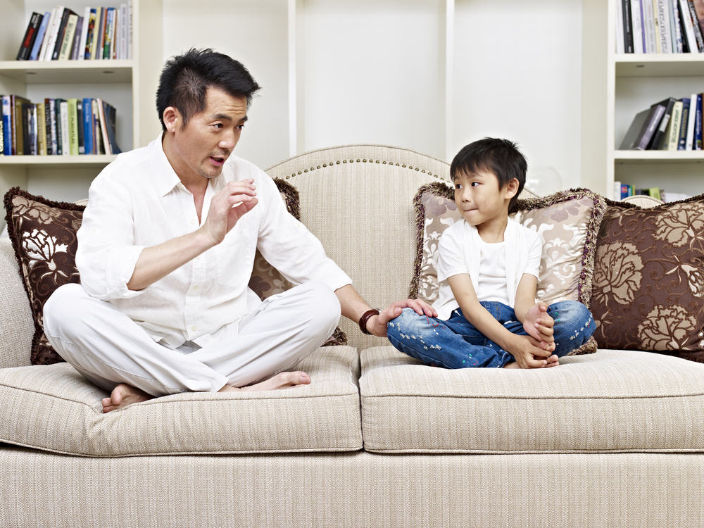 Ilustrasi mendidik anak. Foto: Shutterstock Ilustrasi mendidik anak. Foto: Shutterstock