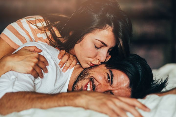 Ilustrasi pasangan romantis. Foto: Shutterstock Ilustrasi pasangan romantis. Foto: Shutterstock