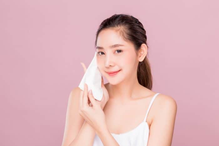 Ilustrasi muka berminyak. Foto: Shutterstock Ilustrasi muka berminyak. Foto: Shutterstock